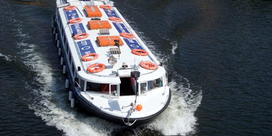 72201_177982889040739_1610033567_n Cardiff Boat sailing through the bay