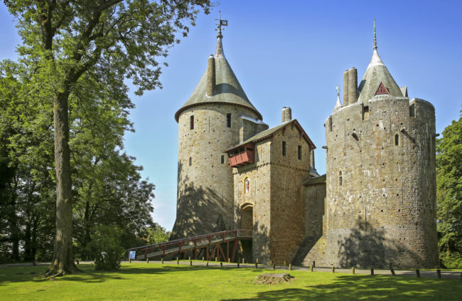 SCX-PO06-1415-0002 External view of Castell Coch