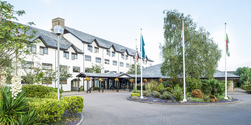 Wide driveway leading to the front of the Copthorne Hotel