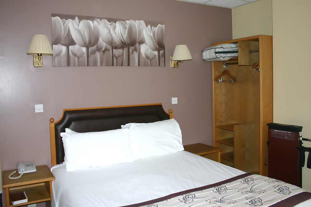 Double bedroom in the Sandringham Hotel
